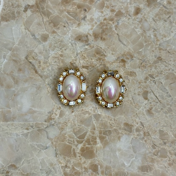 Christian Dior Signed Iridescent Faux Pearl Gold Tone Clip on Earrings - Picture 10 of 10